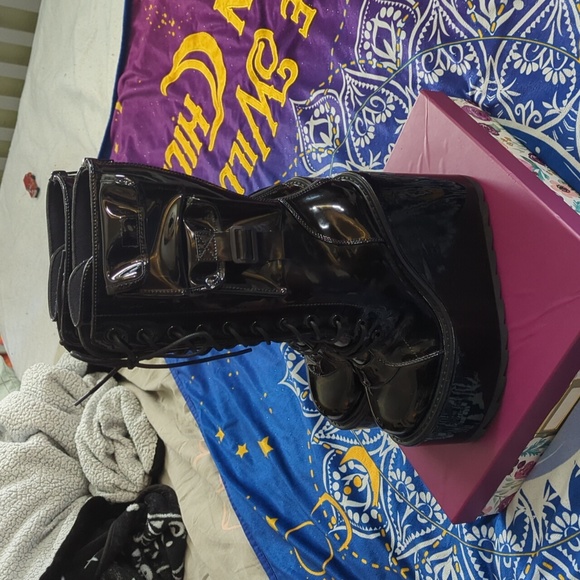 YRU Shoes - YRU Dune Desert - Black Patent Platform Boots